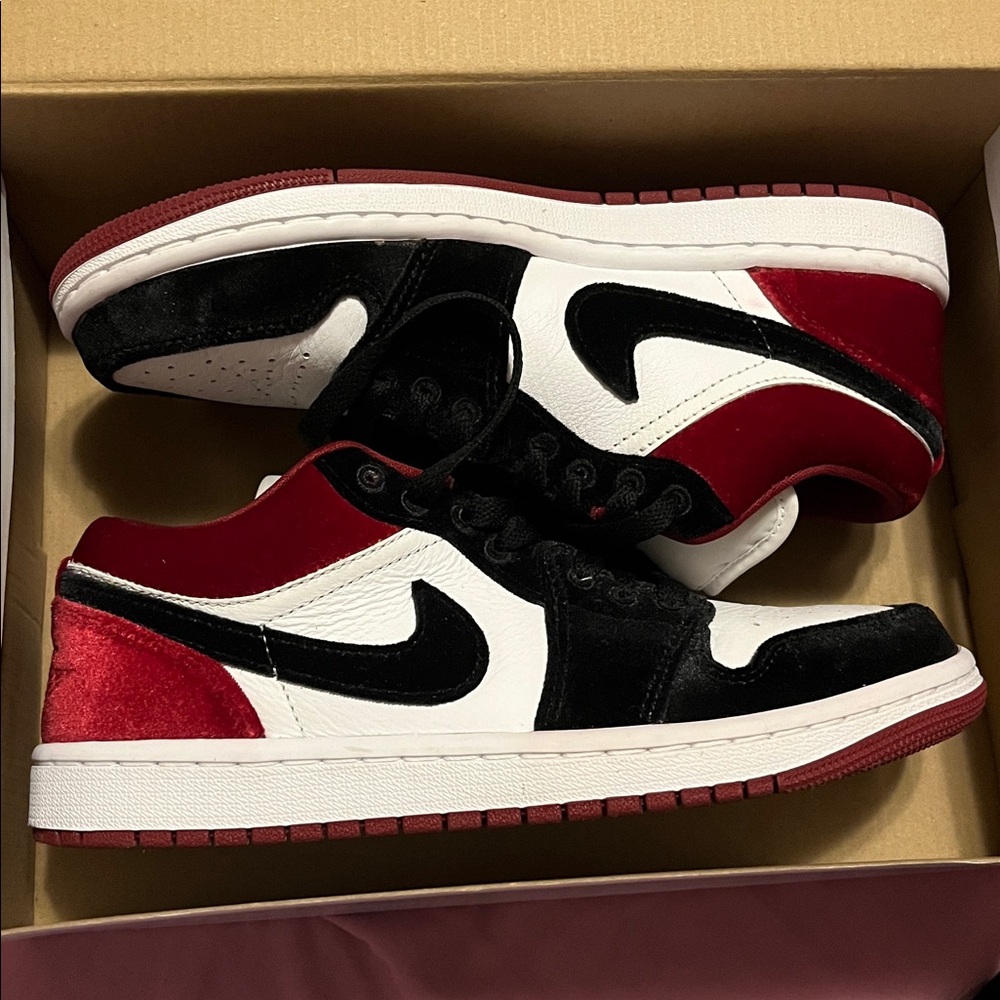 Jordan Air 1 Low SE in Black,  White and red